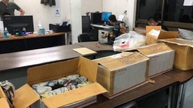 LuuArtist's tweet photo. Junta's media (MWD/MRTV) might release the fake news that people/ protesters use grenades and serious weapons. But they imported those weapons by themself from Thailand and making the scenes. You can see this evidence with pictures. 
#WhatsHappeningInMyanmar #Mar29Coup https://t.co/f6m9FoLkA5