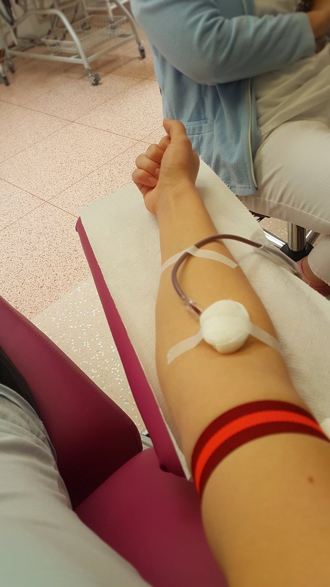 evaajejichlapci's tweet photo. Nechala jsem se vysát 🧛♀️
#470ml
#ABneg https://t.co/x5ZjIXTOmG