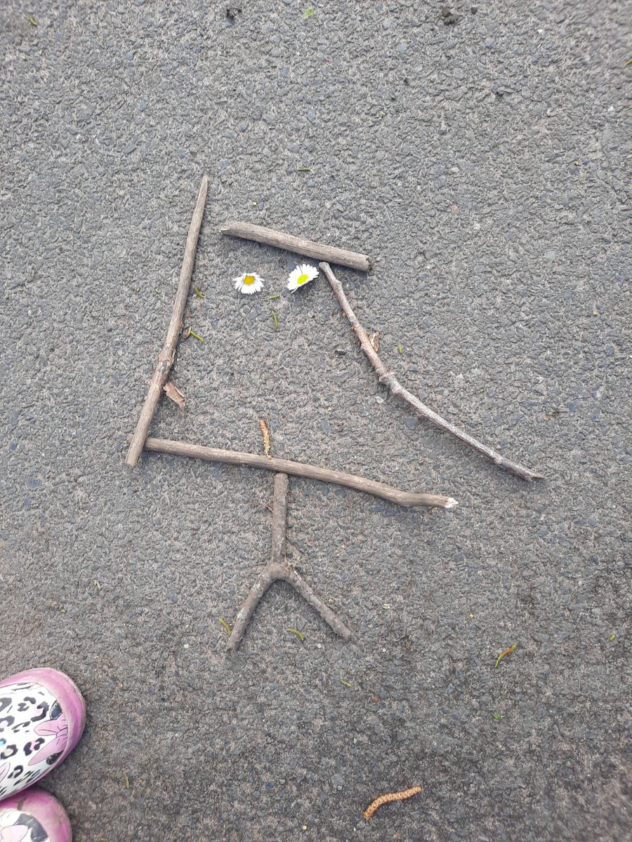 BoughtonHeath's tweet photo. Reception forest school- can you see what we have created ? #outdoorlearning #naturalobjects https://t.co/2zmvbvidTC