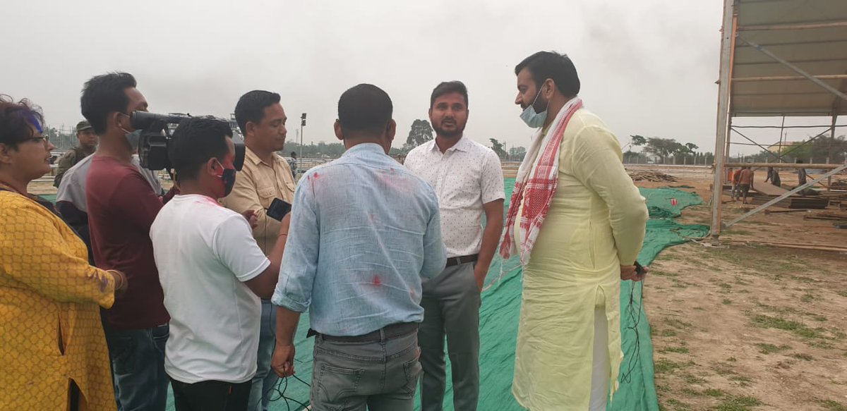 NayabSainiBJP's tweet photo. असम के कोकराझार जिले में आगामी 1 अप्रैल को होने वाली आदरणीय प्रधानमंत्री श्री @narendramodi जी की रैली के निमित्त रैली स्थल का निरीक्षण किया तथा आए हुए मीडिया के लोगों से मुखातिब हुआ।
#Mission100Plus https://t.co/gFe8SWXKuF