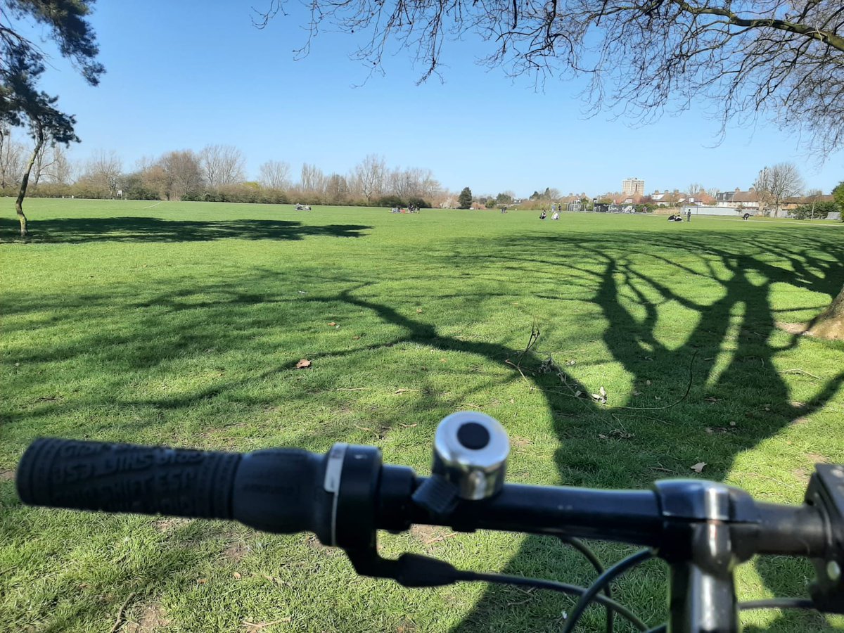 MPSBarkDag's tweet photo. Safer Schools Officer PC Halleron is currently on cycle patrol around the Warren School and St Chad's Park area as part of #OpBempton 1548EA @lbbdcouncil https://t.co/XDdmGFy8hi