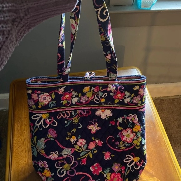 Awhit1979's tweet photo. So good I had to share! Check out all the items I'm loving on @Poshmarkapp #poshmark #fashion #style #shopmycloset #alexandani #verabradley #mia: https://t.co/2zefu7quzS https://t.co/Aui6lz5LZp