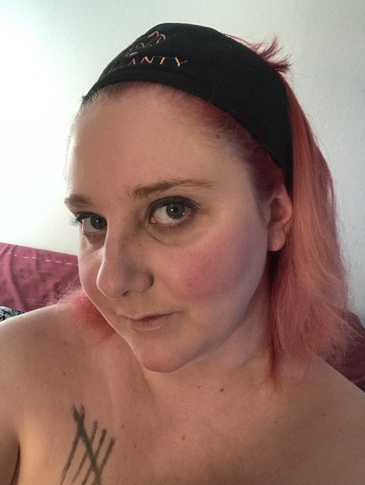 Getting ready see y&rsquo;all soon 💋 https://t.co/R48109zG5Z<a href="/tag/bbw"class="tags"><span>#bbw</span></a><a href="/tag/camgirl"class="tags"><span>#camgirl</span></a><a href="/tag/pawg"class="tags"><span>#pawg</span></a><a href="/tag/tattooedass"class="tags"><span>#tattooedass</span></a>