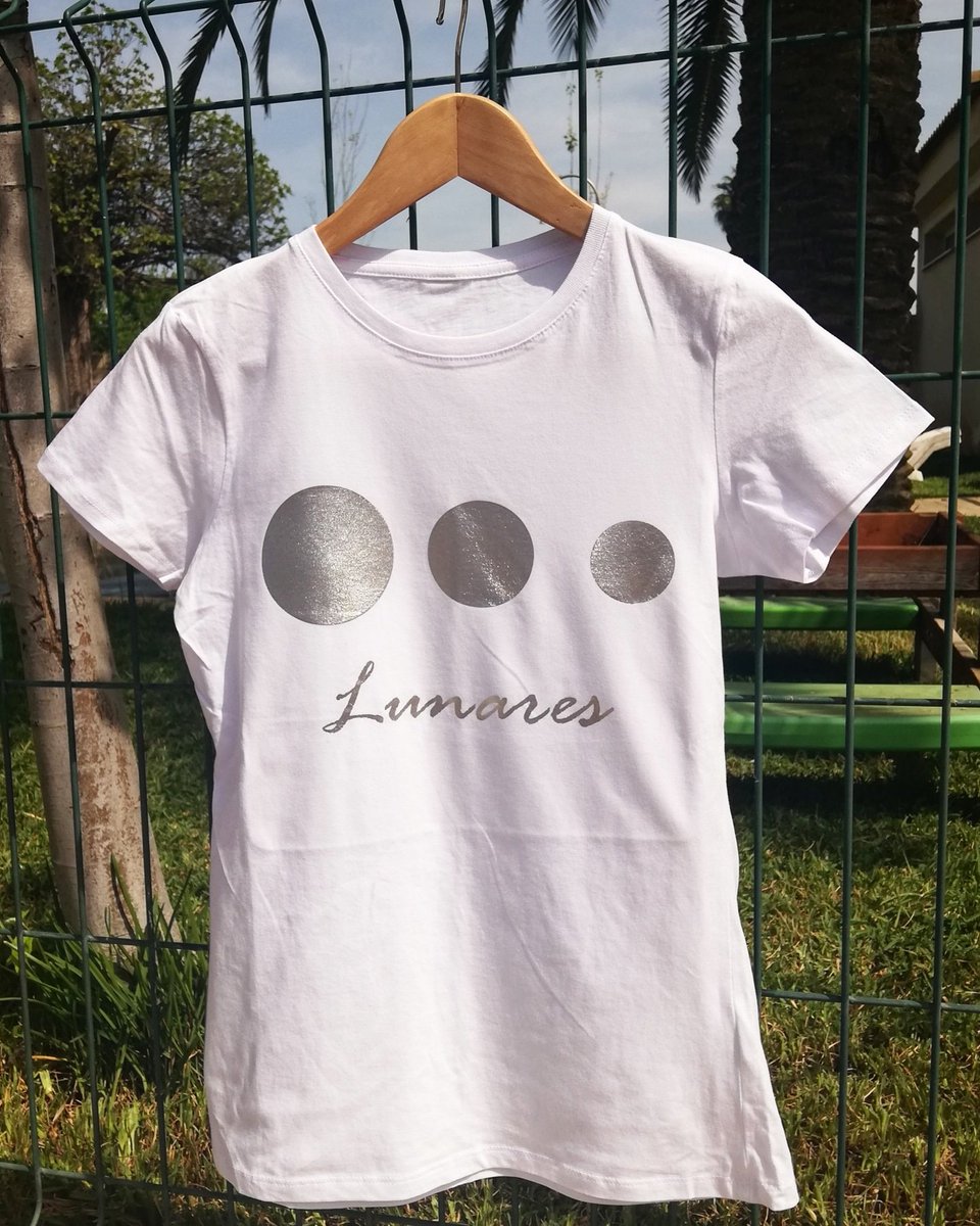 INMA_BENICIO's tweet photo. Como os he comentado,abril es un mes de flamenca y muchos lunares y nada mejor que recibir este mes tan especial de flamenca de una manera diferente en plena pandemia.

Os presento la primera de las camisetas LUNARES.Lunares en un pantone plata ideal.

#Camiseta #Moda #ModaSport https://t.co/cCpYUSJLbK