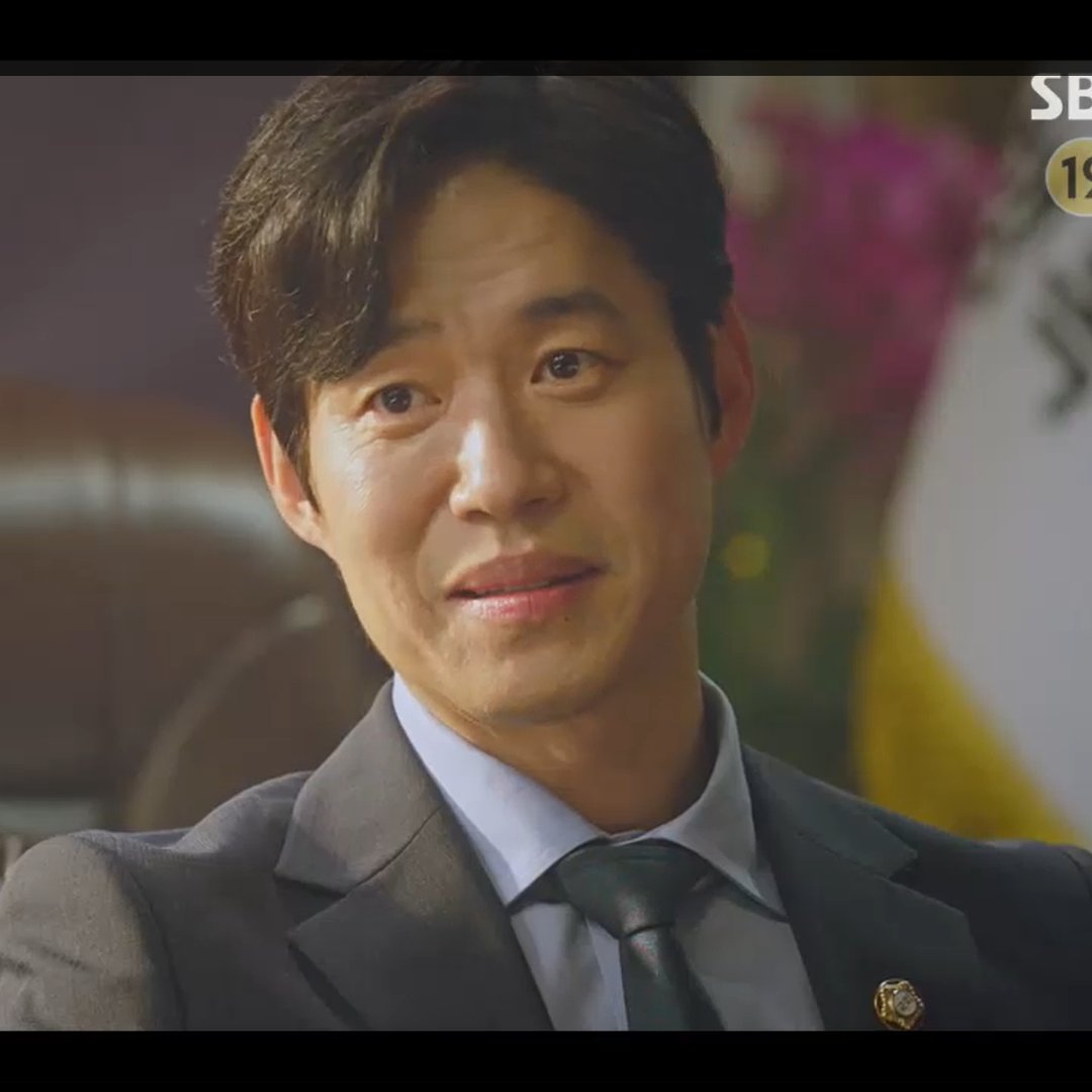 1kdramalovers's tweet photo. Çok mu anormalim acaba bu ahjussini ekranda görünce bagirmaya başladım https://t.co/ZKqvPWH5cy