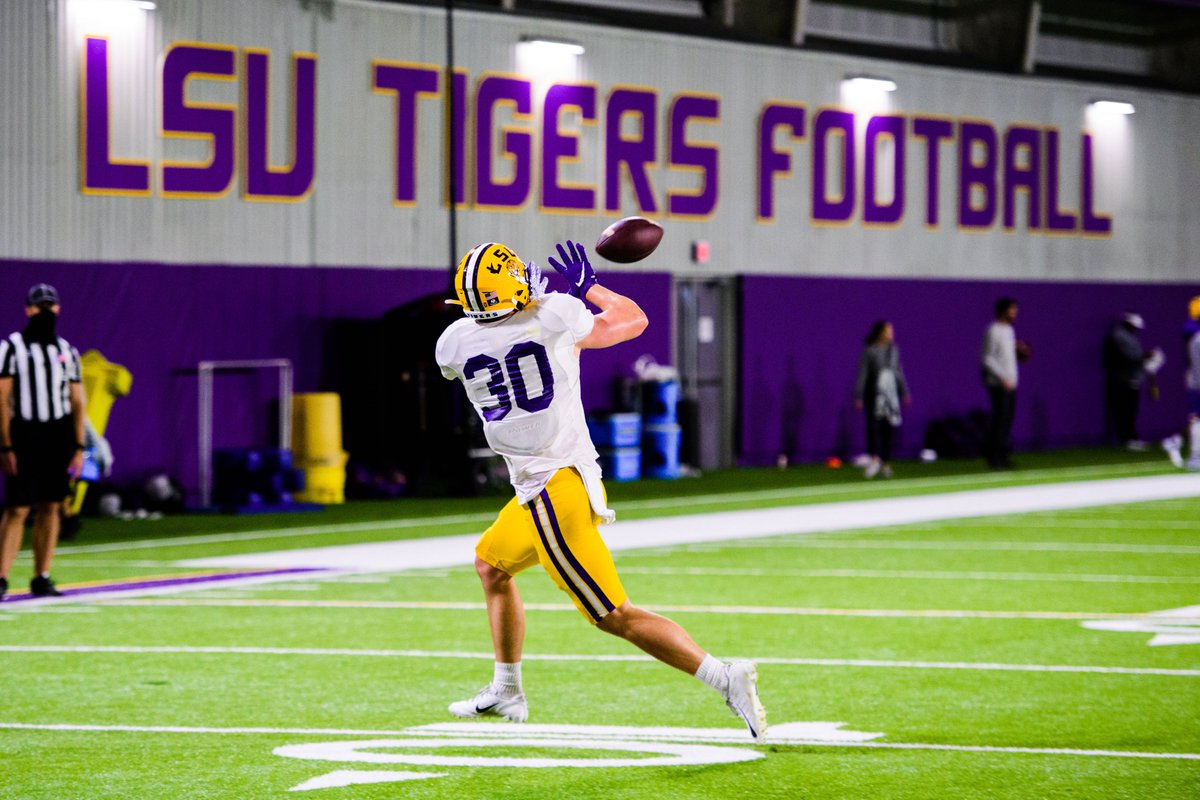 LSUfootball's tweet photo. Week 2 of Spring Ball ✅

📸 https://t.co/BJvIN35AD8 https://t.co/677R5GkyV4