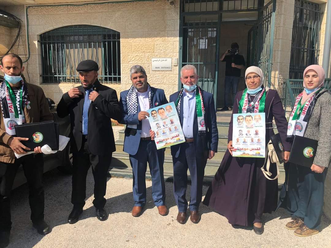 المرشحة ضمن قائمة "#القدس_موعدنا" 
لمى خاطر: نخوض الانتخابات على قاعدة التمسك بالثوابت، والهدف السياسي الجامع وهو #القدس، ونأمل أن تكون الانتخابات مقدمة لإجماع فلسطيني باحترام الثوابت ومحاربة الفساد والمرحلة القادمة تحتاج لتكاتف الكل الفلسطيني..