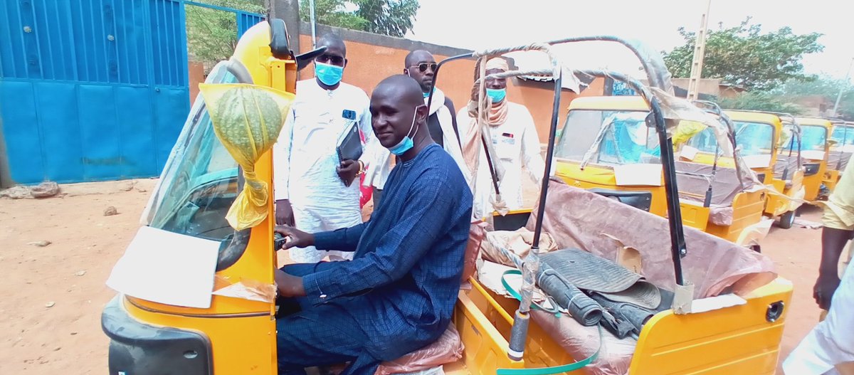 Abdouls22937738's tweet photo. C'est ce lundi 29 mars 2021, OIM Niger, A travers son programme de cohésion communautaire (PCCN) au Niger, a fait aujourd'hui un don unique a son genre des 20 Moto tricycle a l'endroit des jeunes de la commune de Tchintabaradan.En présence de président CRJ/Tahoua
#OIM
#PCCN
#CRJ https://t.co/i8p9g8IbS6