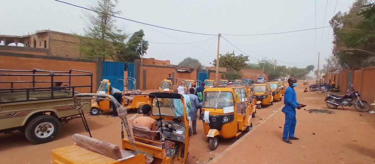 Abdouls22937738's tweet photo. C'est ce lundi 29 mars 2021, OIM Niger, A travers son programme de cohésion communautaire (PCCN) au Niger, a fait aujourd'hui un don unique a son genre des 20 Moto tricycle a l'endroit des jeunes de la commune de Tchintabaradan.En présence de président CRJ/Tahoua
#OIM
#PCCN
#CRJ https://t.co/i8p9g8IbS6