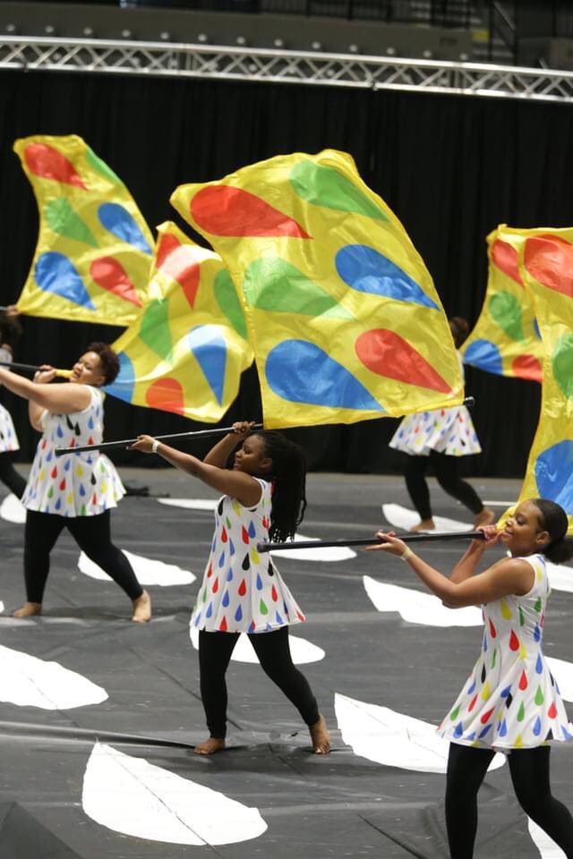 FLASHVisMedia's tweet photo. Check out these FLASH flags being used by Clinton HS (MS) for their 2021 winter season.  https://t.co/gcvSG4Ho8E 
#flashvisualmedia #makingartreality #wgi2021 https://t.co/Kk0bn6OdFv