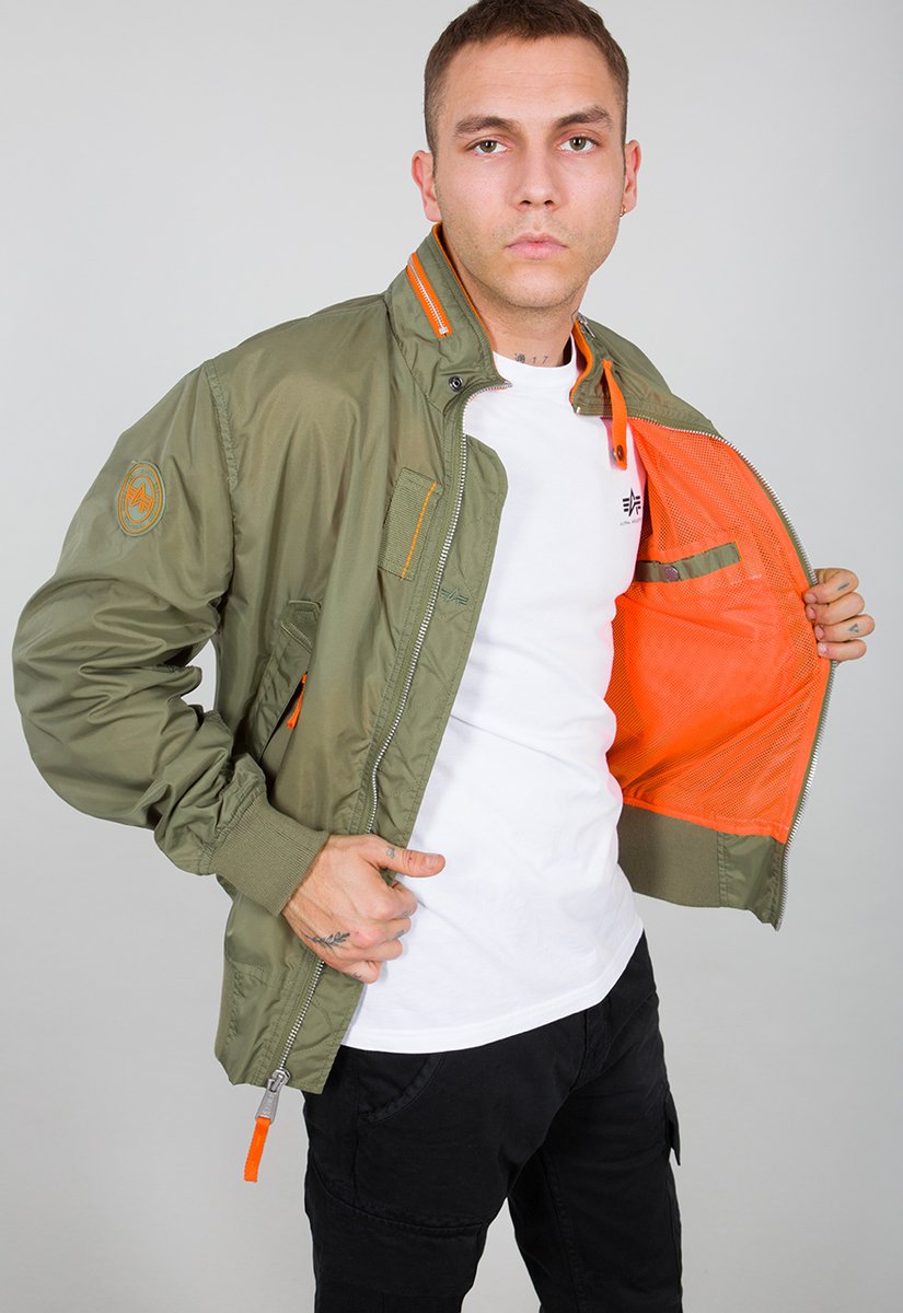 SheshaLifestyle's tweet photo. Alpha Industries Wing Jacket

Admit it: You've also wanted to be able to fly

RSP: R3,299.99

Buy now: https://t.co/197vnOkyUC

Available online &amp; in-store

#MinistryOfSwag #LiveFast #ItsALifestyle #SheshaLifestyle #Alpha #WingJacket #AlphaIndustries https://t.co/acUn6c2vKR