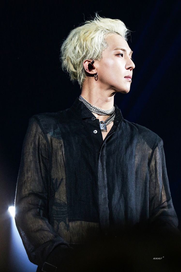 ICHashtagTeam's tweet photo. ‼️ EVENT ACTIVITY ‼️

Mino looks good in any angle! ✨ Let’s fill the timeline with pictures. Reply and quote retweet his photos while using the tags:

🏷  KING MINO 28 YEARS #LoveAndAMinoDay #3월30일미노별이찬란  위너 송민호 @official_mino_ @yginnercircle https://t.co/vKeBDBEKSP