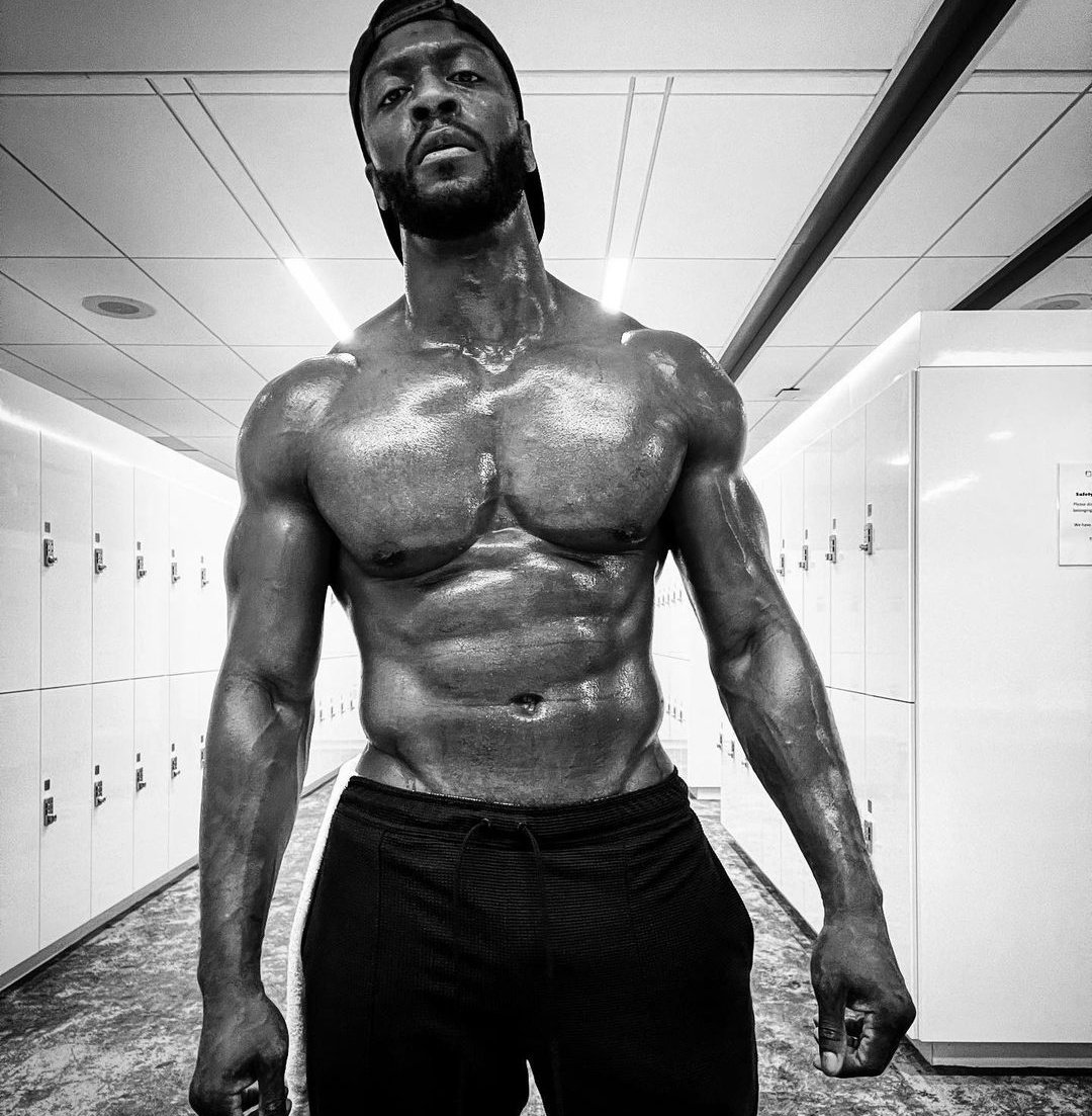 Aldis Hodge training for his role as Hawkman in the Black Adam movie...we  are all unprepared., image size:1080x1103