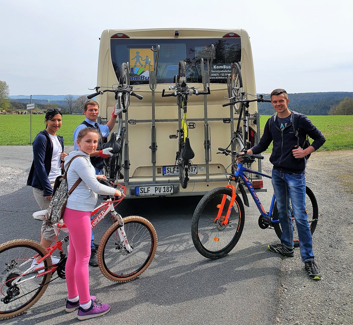 KomBusGmbH's tweet photo. Wander- und Radbusse der KomBus sind ab Ostern wieder unterwegs! https://t.co/kWHypex0s2 #wanderbus #radbus #kombusgmbh #muehlenfaehre #schwarzatal #thueringermeer #wanderbusundgenuss #landkreissaalfeldrudolstadt #saaleorlakreis https://t.co/FD2TEzqKV8