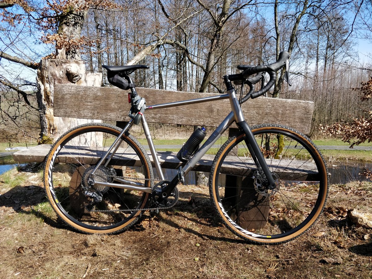 pitvandyck's tweet photo. Graveling through the countryside with #myribble. 😍
#gravelbike #RibbleCGR #sunsoutwheelsout @RibbleCycles https://t.co/3P9iZRoRjv