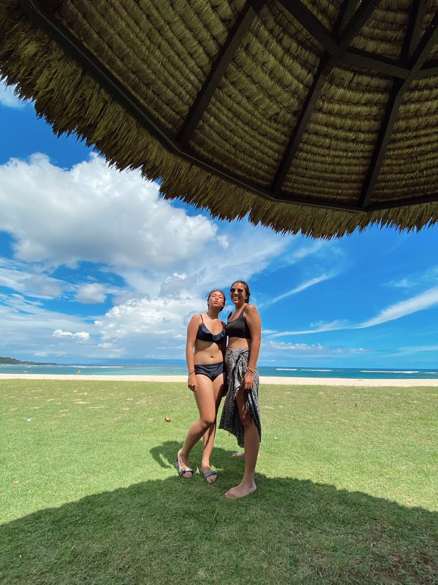 jessicalaoh's tweet photo. Takee mee back :( @jemimaisakh #islandlife #sista #Bali #shorttrip https://t.co/UjKBzPxW5D