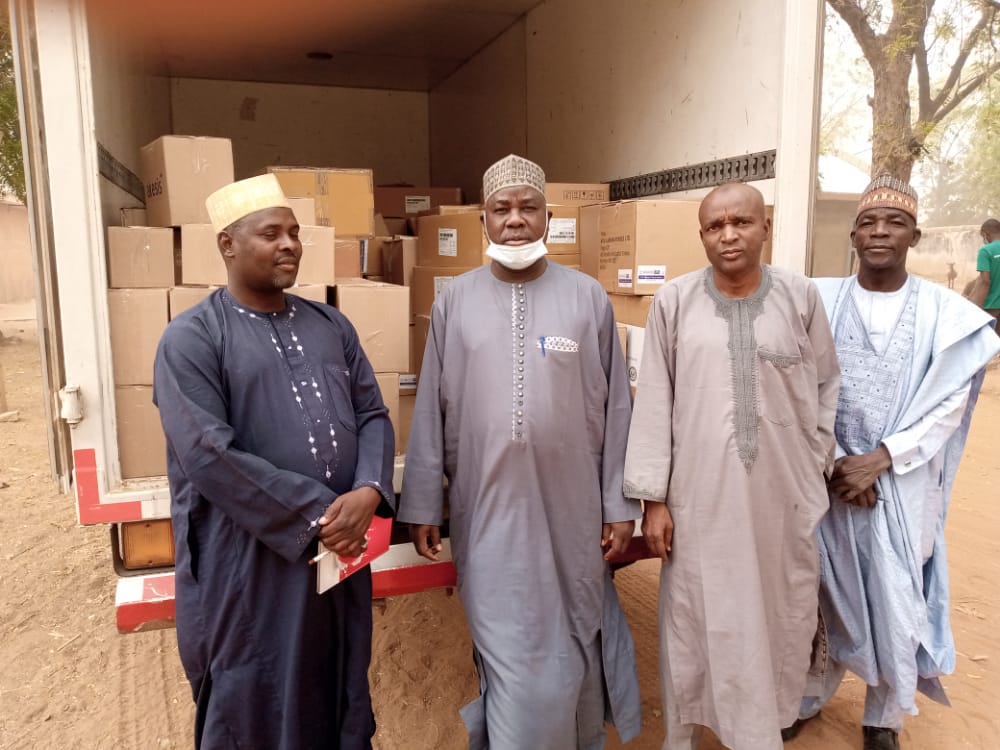 SOSMEA01's tweet photo. MARCH/APRIL BI-MONTHLY MALARIA COMMODITIES DELIVERY AT HEALTH FACILITY.
Gwadabawa LGA Overseer witness the Malaria commodities allocated to the LGA.
@AWTambuwal @SokotoDepPress @SMOHSokoto @WHONigeria @UNICEF_Nigeria https://t.co/HkIcgZtOLz