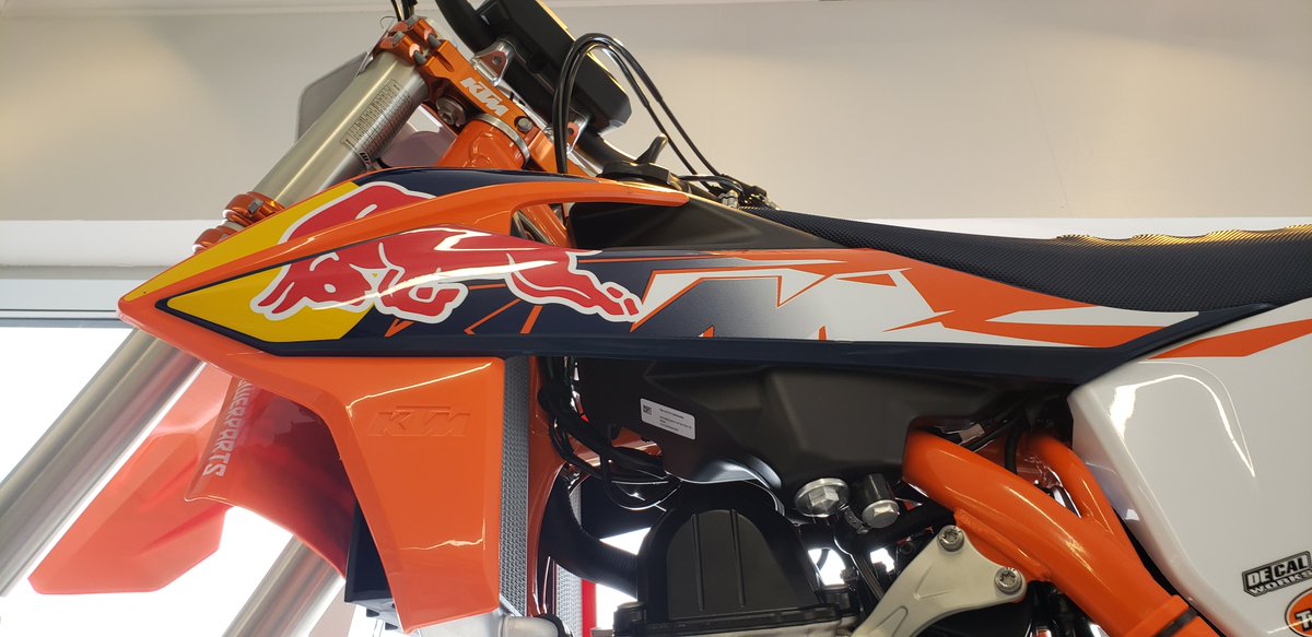 MaximumPowerSp's tweet photo. Look at this beauty!
2021 KTM 450 SX-F Factory Edition
Yours for as low as $38.24/week!
Come see it for yourself at Maximum Powersports PLUS
189, John St Hawkesbury, On
613-632-3462

#ktmcanada  #450sxf #MaximumPowersports #buylocal https://t.co/CUAZVdovt6
