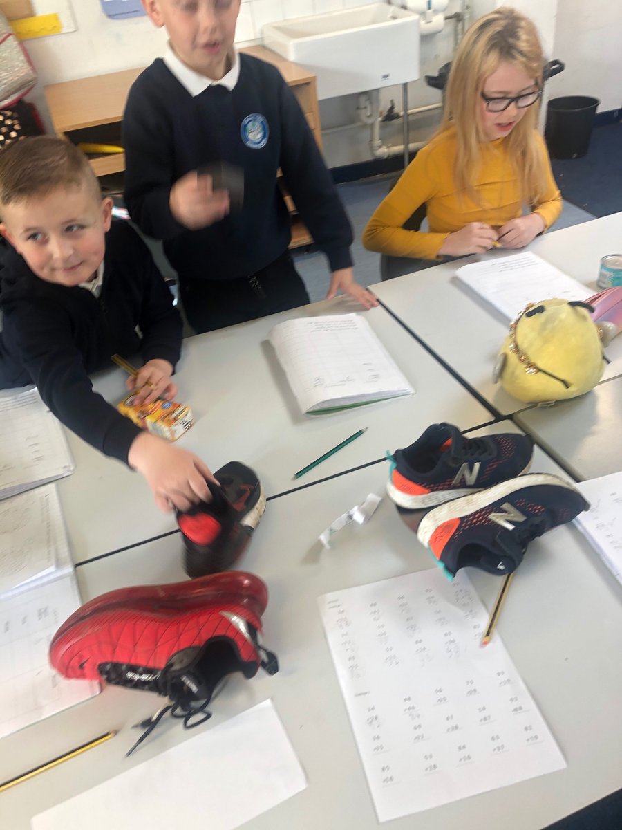 MissWakefieldCV's tweet photo. Today we were investigating what a kilogram was! We had great fun #activemaths @CanalViewPSEdin https://t.co/Hk22aZvdl9