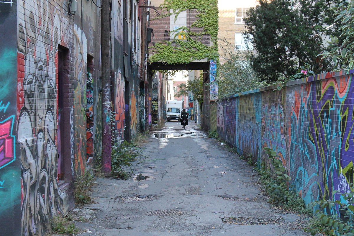 TheLensView1's tweet photo. Toronto Graffiti City #Toronto #Graffti #streetphotography #PhotographyIsArt #TheLensView https://t.co/h9Pdk2h1Wr