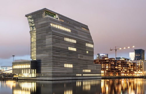 Frommers's tweet photo. #Oslo is adding 3 hugely impressive new cultural hubs, including a new home for #Munch's #TheScream.
#Norway #Starchitecture
https://t.co/CjxSthd5x6 https://t.co/6TUxkVtqHM