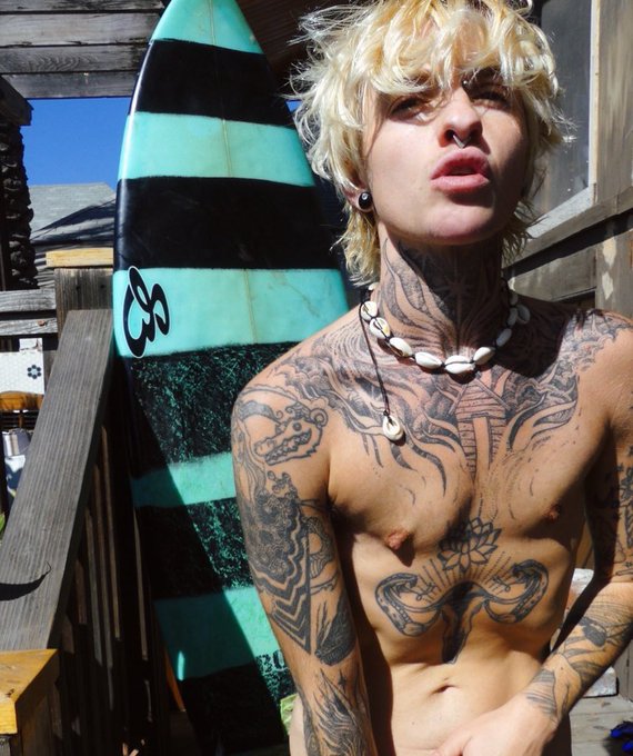 1 pic. RT if surfer boys get you ???https://t.co/oX9aNX1E8V https://t.co/xIR80jGu4E