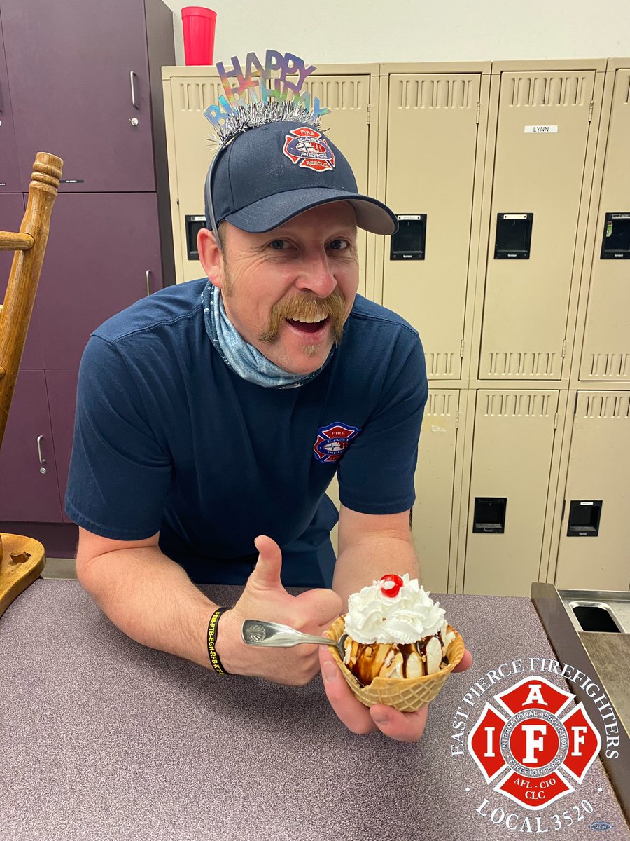 EastPierceFFs's tweet photo. Happy Birthday to Lt. Jeff Collins!! His crew was able to celebrate with dinner and banana splits!
#IAFF #30again #community https://t.co/Aq5up07JAh