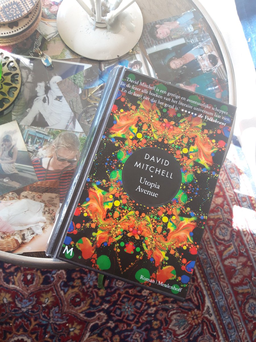 #utopia avenue van David Mitchell lezen luisterend naar de Spotify afspeellijst met daarop alle muziek die in het boek voorkomt. Helemaal geweldig <a href="/Meulenhoff/">Meulenhoff</a>