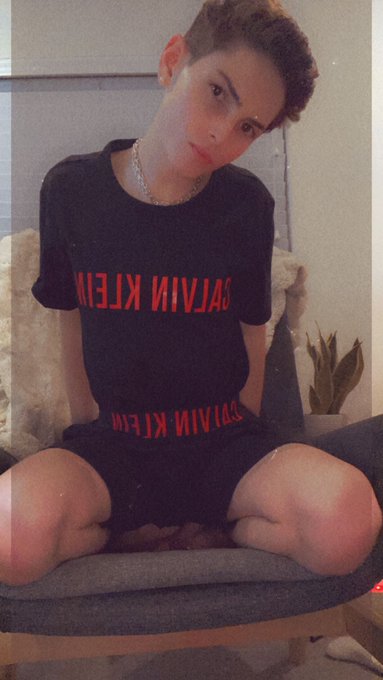 Netflix and chill? https://t.co/llh8sIkEzB