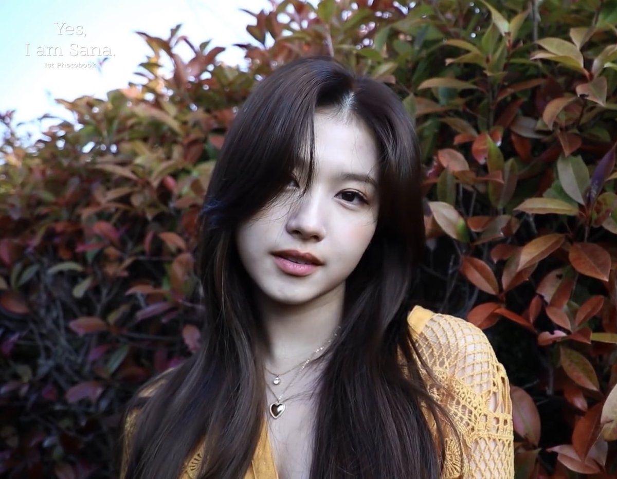 sanapics's tweet photo. oh my god she is so attractive https://t.co/aS8KK6GWQT