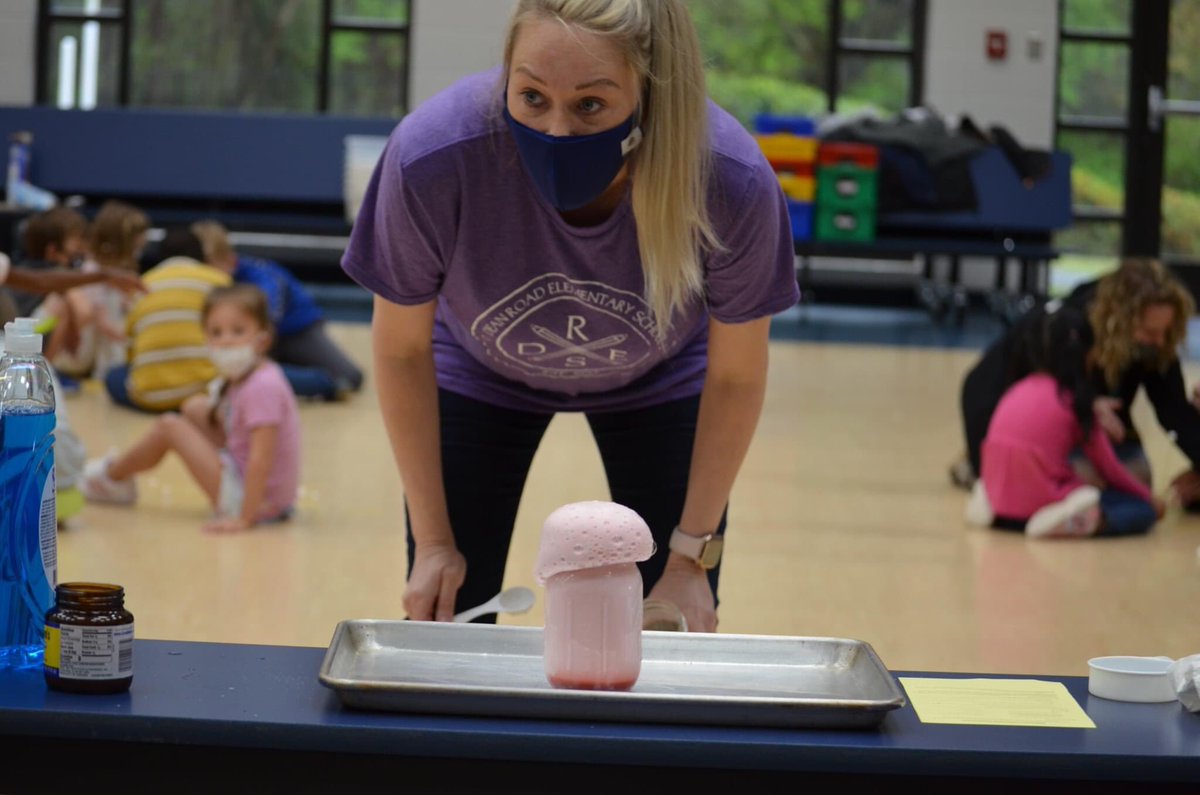 AuburnCityEdu's tweet photo. BE A MAKER: Students at Dean Road Elementary recently participated in the school’s STEAM Day! 🥽🧪

READ MORE: https://t.co/o5O0nXG2Gq https://t.co/AJqujKVShW
