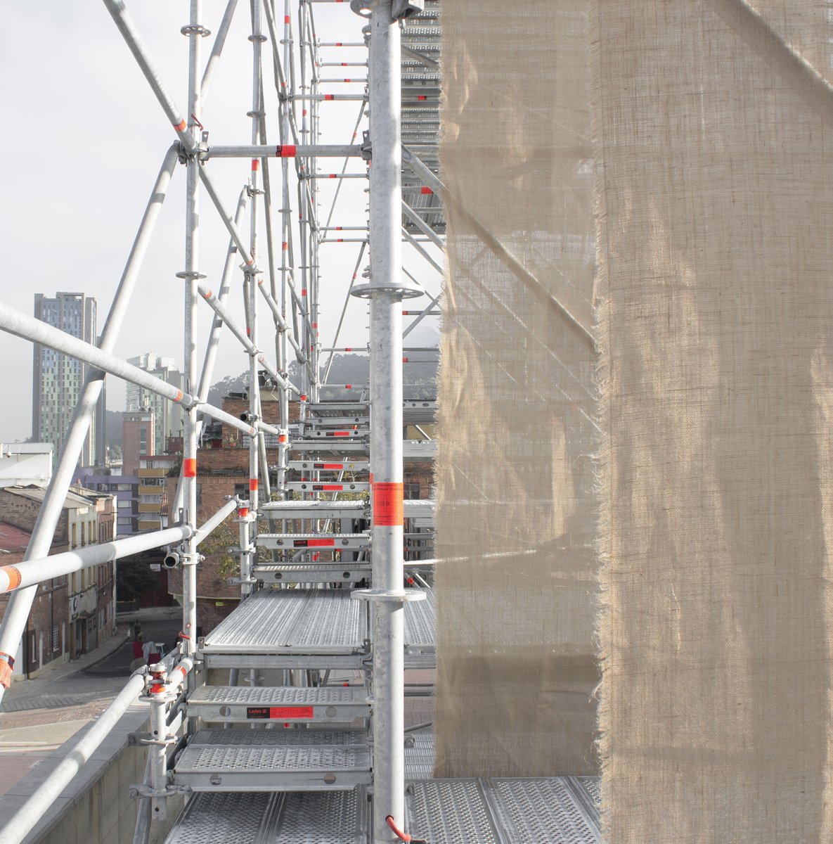 urbannext_net's tweet photo. #LightweightEnvelopes
"#scaffolding was the most appropriate #construction #system due to its #modularity, #accessibility, and “outdoor feel”
#Concordia Amphitheatre by #Colab/19 in #Bogotá, #Colombia in 2020.
Read more at https://t.co/ZvH7pNDTkI
#covid19 #reliefproject https://t.co/Mnf0kPe4yJ