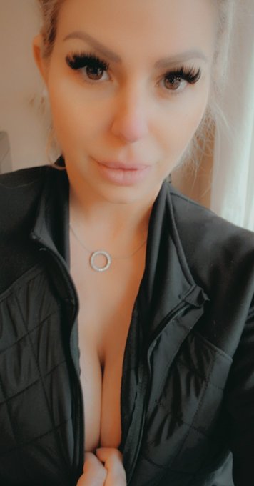 I worked up a sweat this morning. Come cool me off https://t.co/8GTIKN6MjL https://t.co/yCfLGMQ3br