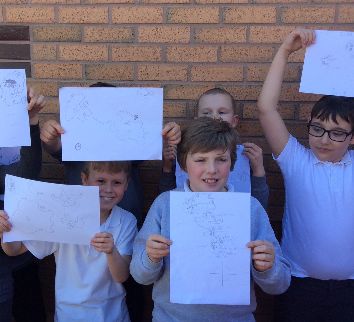 Trinityprimarys's tweet photo. 5B have had an amazing afternoon creating fantasy worlds with a wonderful virtual workshop from the brilliant @vashti_hardy Our imaginations have been very creative with our fantasy maps! https://t.co/ohtd8K14VL
