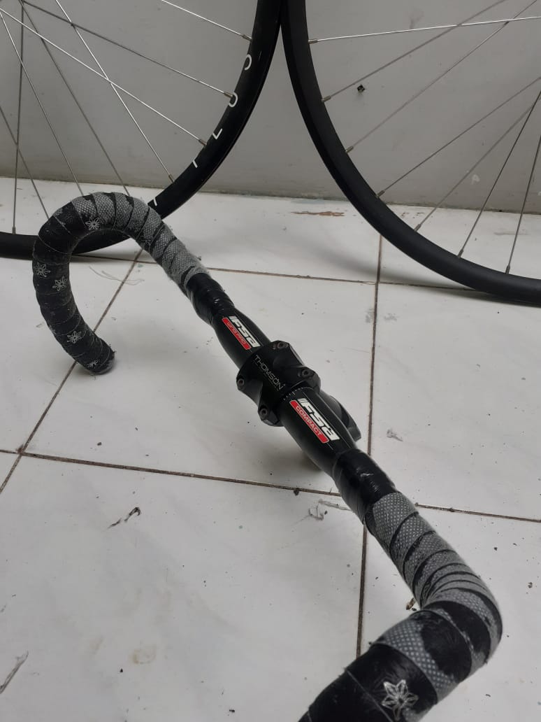 Drop Bar set FSA Compact + stem thomson elite x4 original + bartape lizard skin rontok. 1.500K nego alus. WA 0857 1616 8883 <a href="/fix_fixed/">Fix_Fixed</a> <a href="/hyperbikestore/">Hyper Bike Store</a> <a href="/AlcatrazTrack/">Acz Track</a> <a href="/AG_BIKES/">AG_BIKES</a> <a href="/BGRFixedFaction/">Bogor Fixed Faction</a> <a href="/angsapista/">angsapista</a> #fnfjb