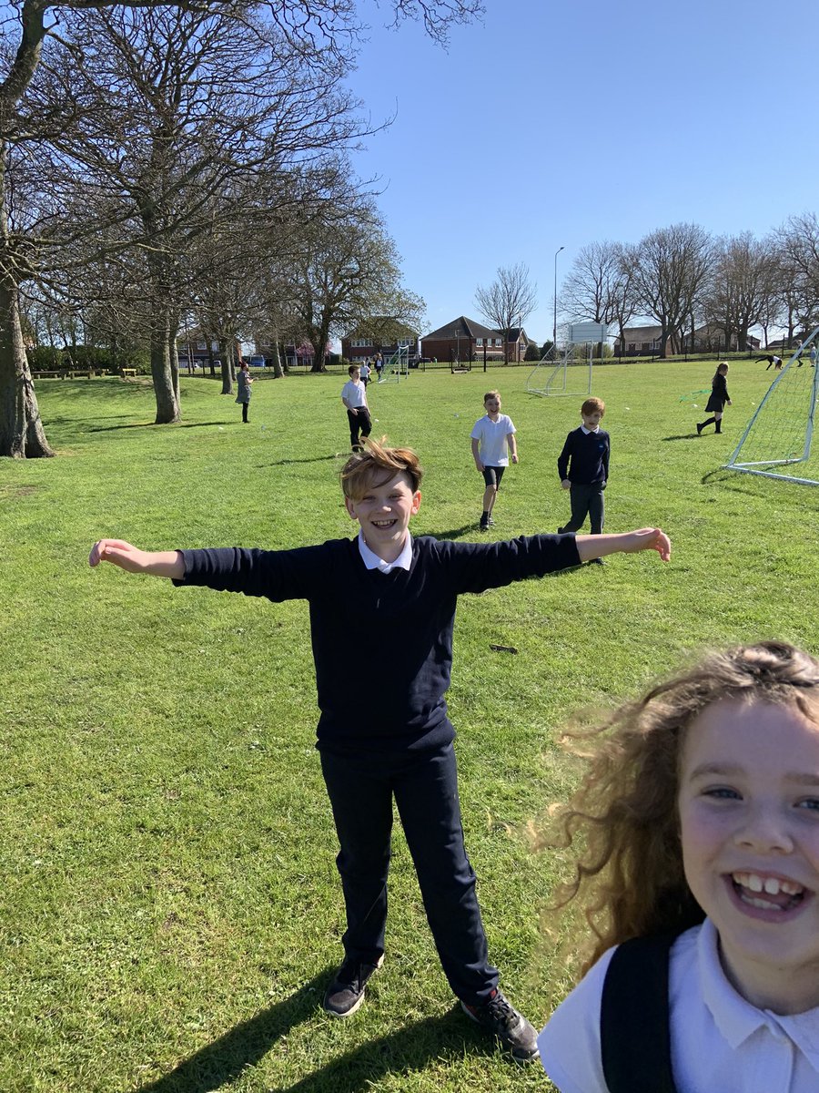 ClassHeather's tweet photo. Enjoying the sun, during the @_thedailymile ☀️😄 https://t.co/N3O7iObNPl
