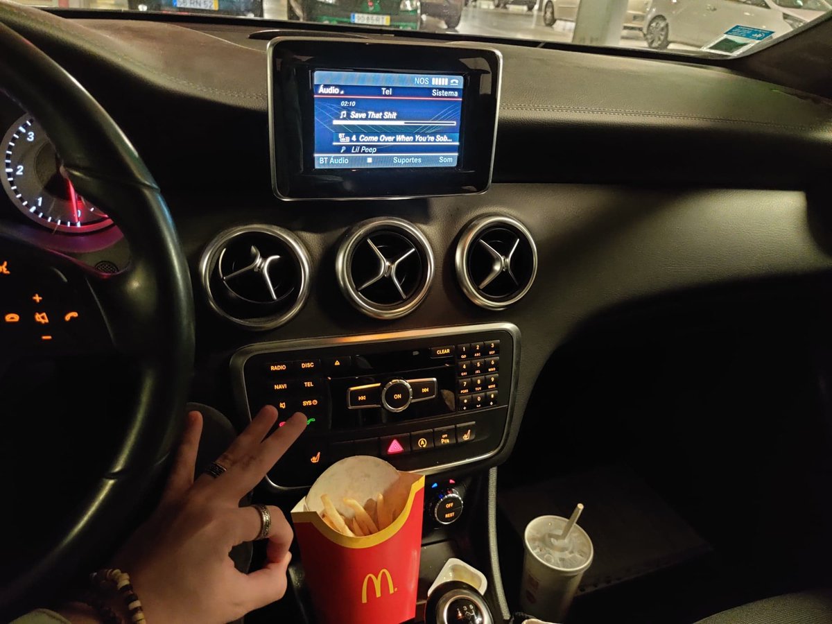 Maxy___'s tweet image. yo went out on a lunch date for the first time in months