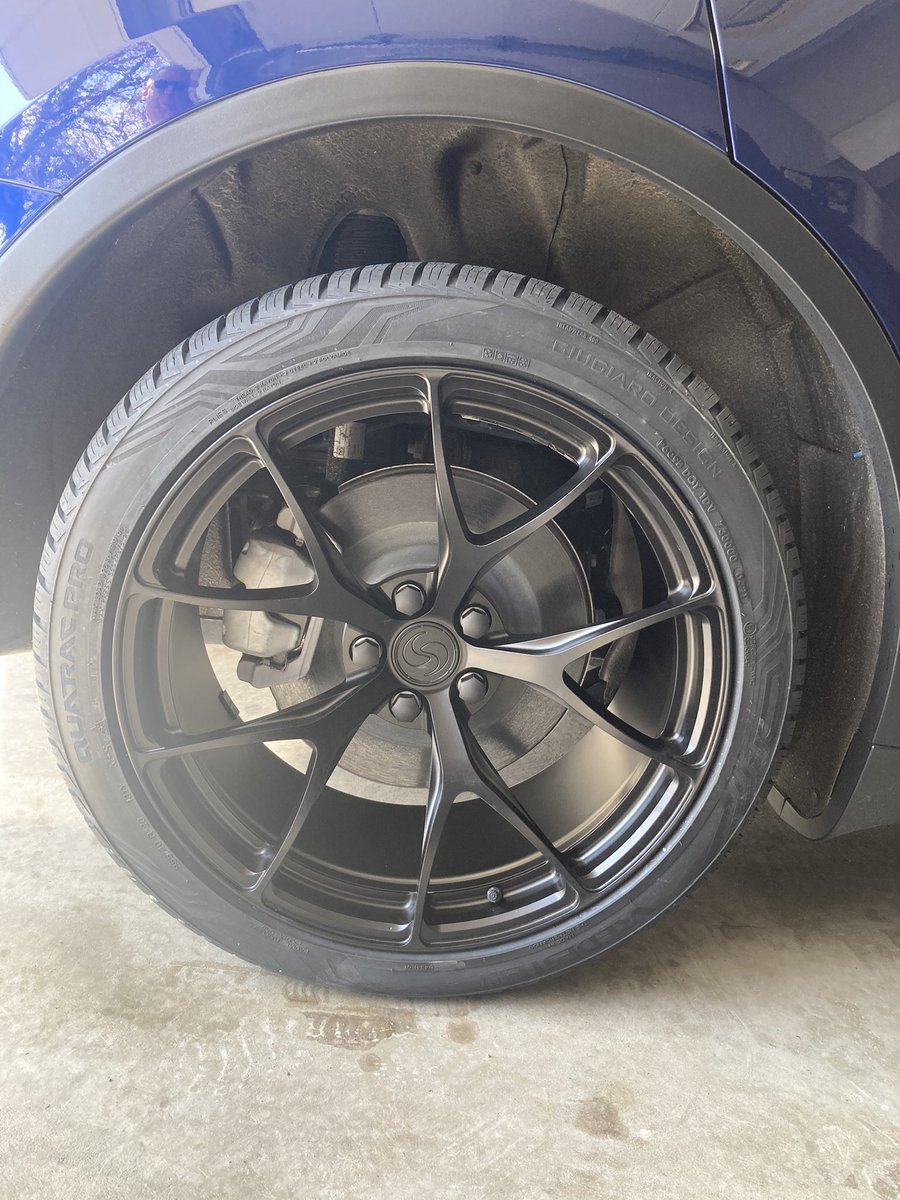amenity_auto's tweet photo. Wheel upgrade for this Model Y #amenitymobiletires #mobiletireshop #mobiletireservice #teslamodely #vredesteintires https://t.co/cEbLgb8X7l