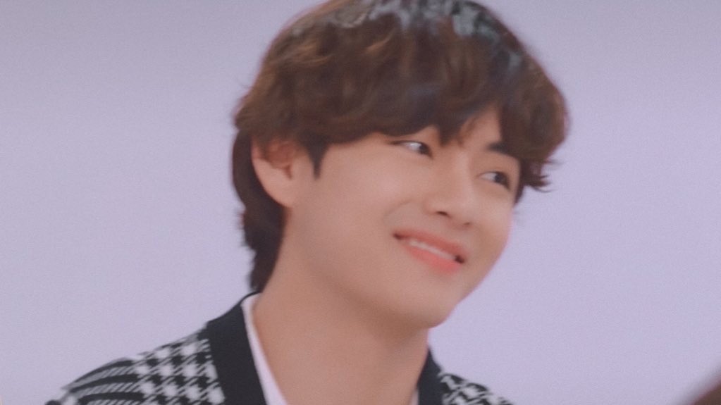 taeteland's tweet photo. im in love with kim taehyung https://t.co/0SVRM8L2id