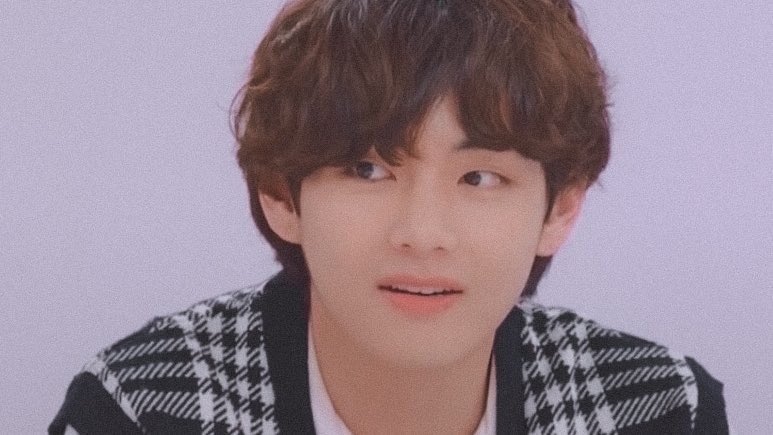 taeteland's tweet photo. im in love with kim taehyung https://t.co/0SVRM8L2id