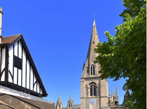 Visit_Lincs's tweet photo. The spire of St Deny's in Sleaford, with a gorgeous bright blue clear spring sky... the county shines clearly when the sun is out.
#Lincolnshire #sleaford https://t.co/kMqHOanS31