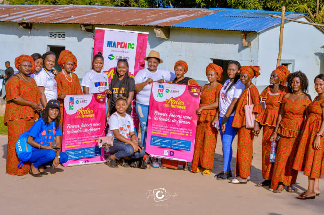 MapendoUn's tweet photo. Les femmes de Mapendo ont clôturé le mois du droits de la femme avec les femmes de Mont Ngafula, Quartier Kimwenza @DiamondTourRDC @BndicteNgbanzo1 @PriscaKwete @KayombPriscille @fiacre_m @HerveKbg @ONUFemmes @FemmesLeadeRdc https://t.co/AuptA7C5V9