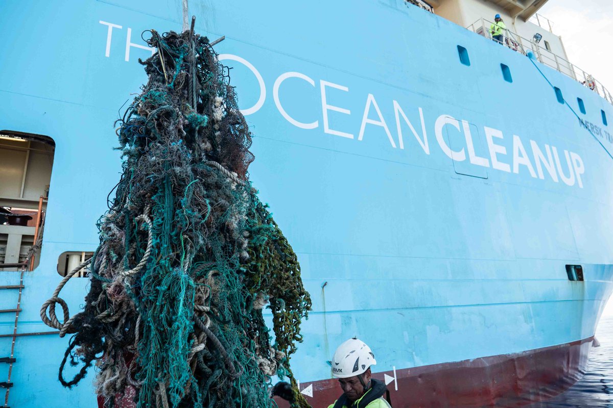 Getting questions about  @seaspiracy and the stat that 46% of plastic in the Great Pacific Garbage Patch is fishing nets.I can confirm this is true - I am a co-author of that study.Yet this doesn't necessarily mean that 46% of what enters the oceans is from fishing [THREAD]