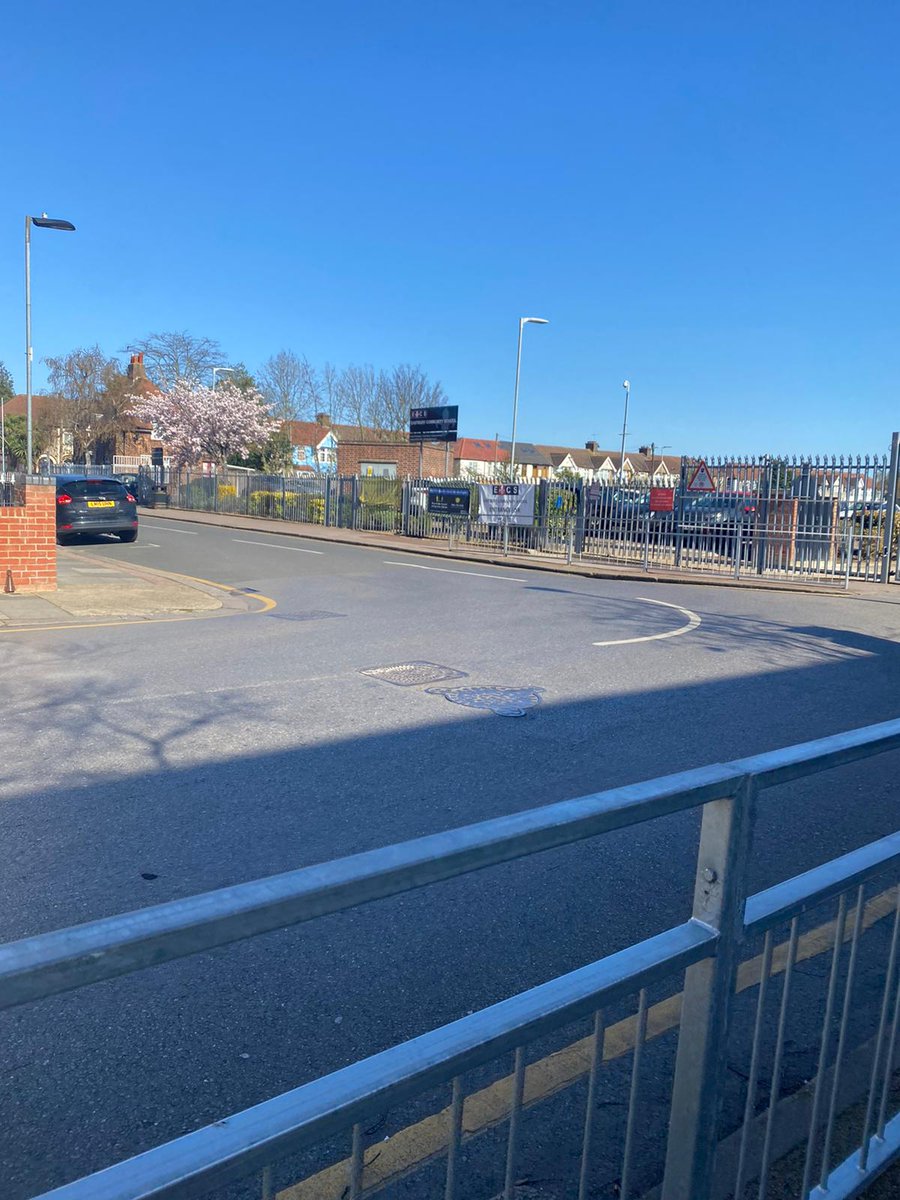 MPSBarkDag's tweet photo. Safer schools officer PC Heard is currently on foot patrol around the Eastbury School and Barking Park area as part of #OpBempton @lbbdcouncil 1548EA https://t.co/5UM68tLlp5