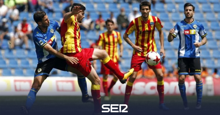 SerDepAlicante's tweet photo. #Tertulia de #Futbol 
⚽️El @cfhercules empezará la segunda fase en @Lleida_Esportiu y acabará en @UELlagostera  
🗓️Calendario del #HerculesCF 
📈Analizamos las posibilidades de los blanquiazules
💪Felicitamos a @NPamarot por su fichaje
👉https://t.co/pu6qGGRISW 
#Alicante https://t.co/j2NpYYGe0C