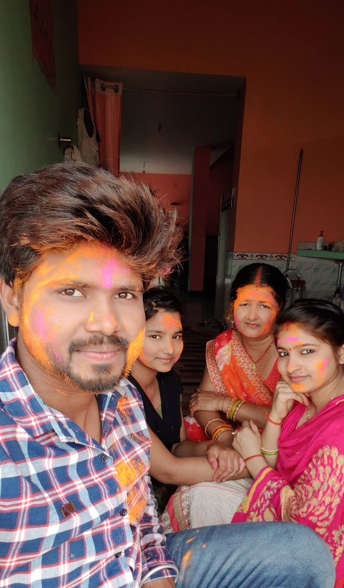 imcricverma's tweet photo. Happy Holi
#Holi_Celebration with #In_Laws at #In_Laws_Home
#Special_Moments
❣️❣️❣️❣️❣️ https://t.co/LjZ7XtFfDw