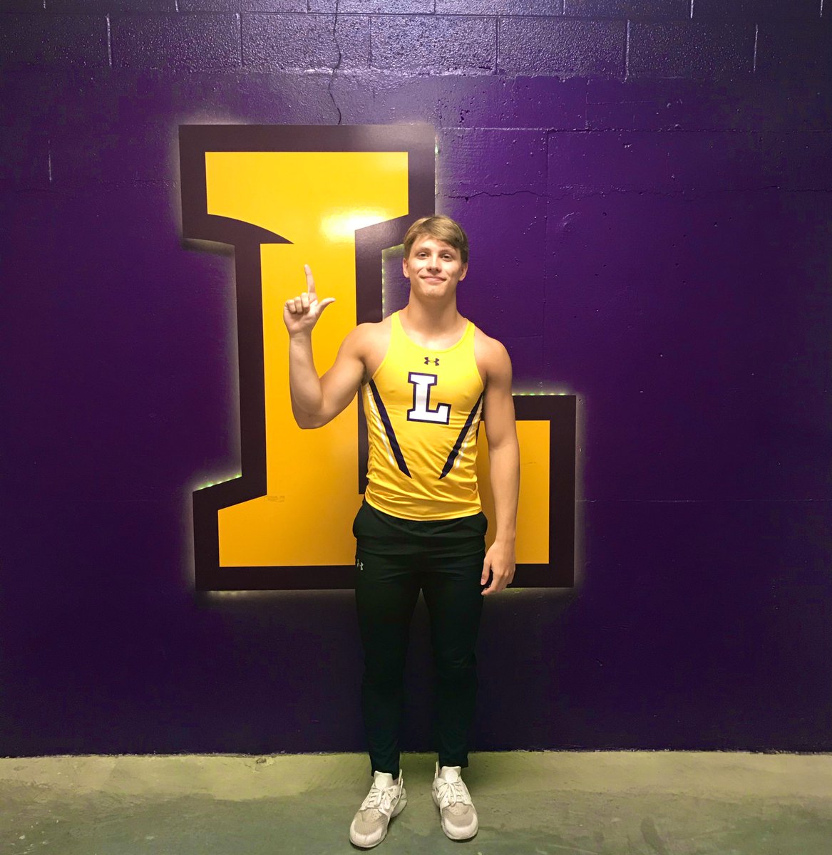 Kaleblewis21's tweet photo. First I would like to thank God for blessing me with this amazing opportunity and for surrounding me with people who love and push me. I couldn’t be more excited to announce I will be continuing my track and field and academic career at Lipscomb University! Go Bison!💜💛 https://t.co/VxmLC0ju22