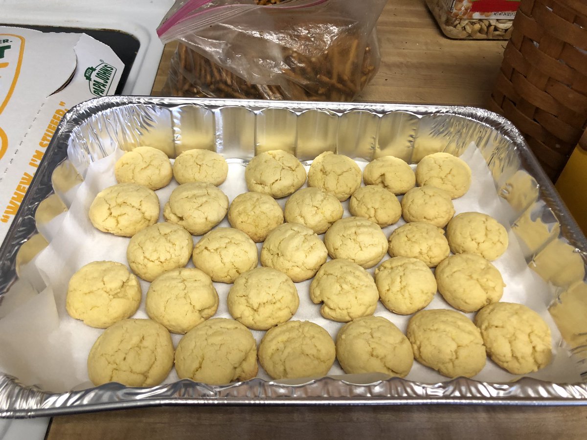 Unlucky_Sixxh's tweet image. Made some lemon pudding cookies for the first time. Tasted pretty dang good #BakeLife #Sweets #LemonLovers