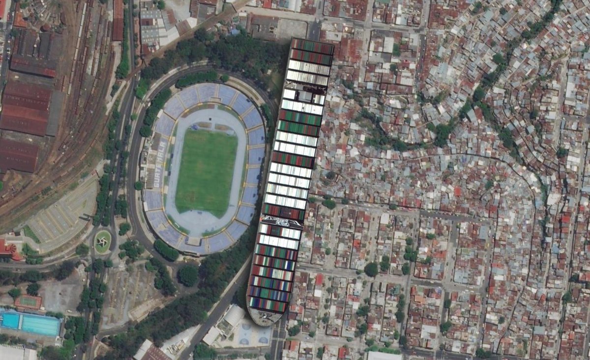 enriquepazos's tweet photo. Esta fantástica página deja colocar al #EverGiven en cualquier parte del mundo!

El barco es gigantesco. Para apreciar la escala:

1. Son tres cuadras del Centro Histórico
2. Unas dos veces el estadio Doroteo Guamuch
3. Frente a Santiago Atitlán

https://t.co/Kee3Yfat2O https://t.co/FOYEI9ij9z