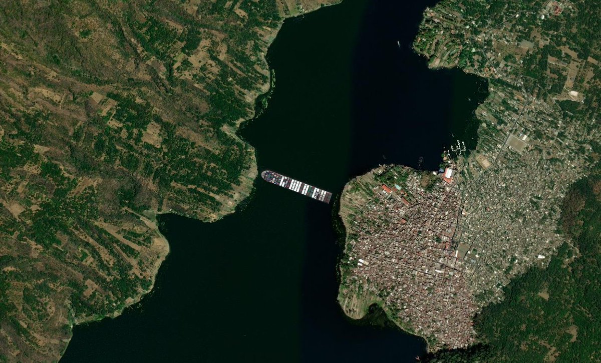 enriquepazos's tweet photo. Esta fantástica página deja colocar al #EverGiven en cualquier parte del mundo!

El barco es gigantesco. Para apreciar la escala:

1. Son tres cuadras del Centro Histórico
2. Unas dos veces el estadio Doroteo Guamuch
3. Frente a Santiago Atitlán

https://t.co/Kee3Yfat2O https://t.co/FOYEI9ij9z